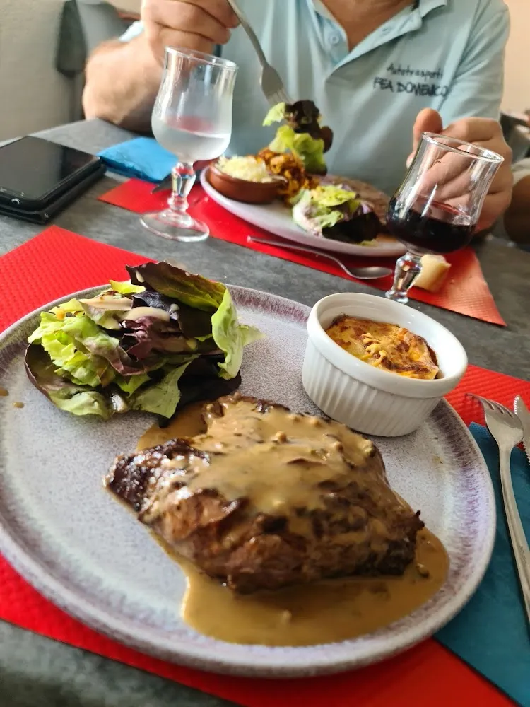 Escalope de Noix de Veau Panée Avec Frites Maison Salade